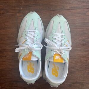 New Balance 327 womans sneakers